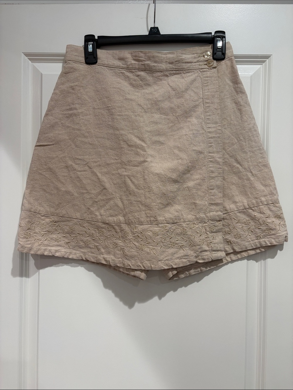 Cherokee Vintage Beige Linen Blend High RiseSkort with Embroidered Hem, 10